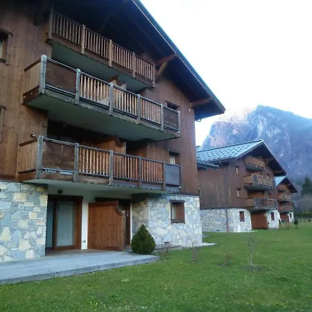 Apartment Avec Piscine, Balcon Et Parking Proche Centre Et Ski-bus - Fr-1-624-38