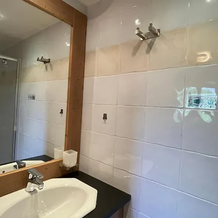 Avec Piscine, Balcon Et Parking Proche Centre Et Ski-bus - Fr-1-624-38