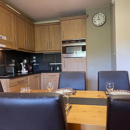 Avec Piscine, Balcon Et Parking Proche Centre Et Ski-bus - Fr-1-624-38