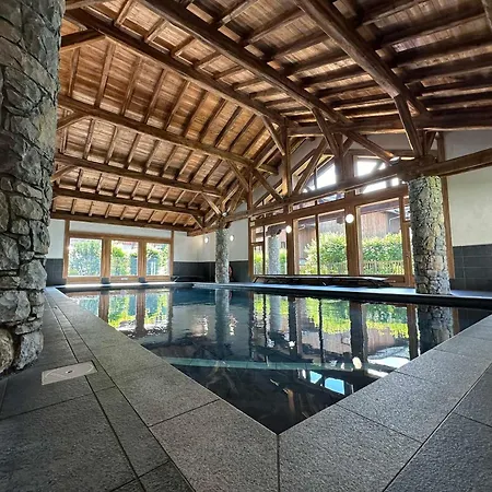 Avec Piscine, Balcon Et Parking Proche Centre Et Ski-bus - Fr-1-624-38 *